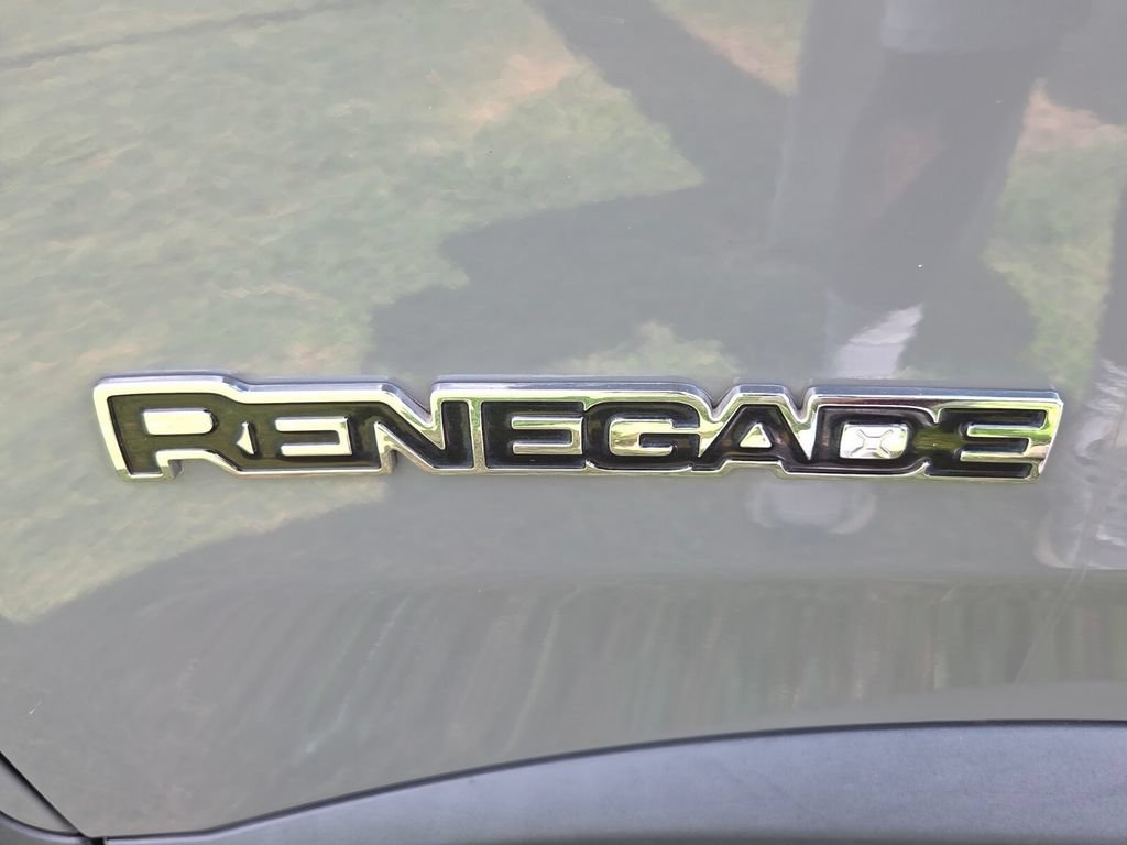 Used 2019 Jeep Renegade Latitude FWD image 2