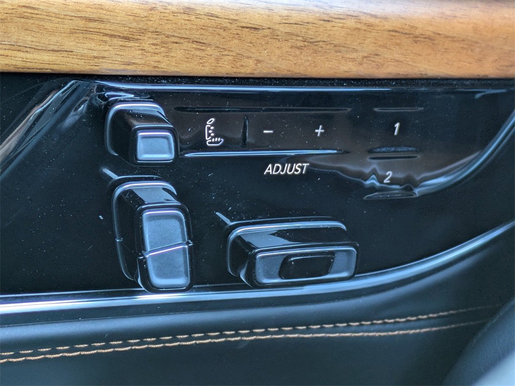 Used 2024 Jeep Grand Wagoneer L Series III image 34