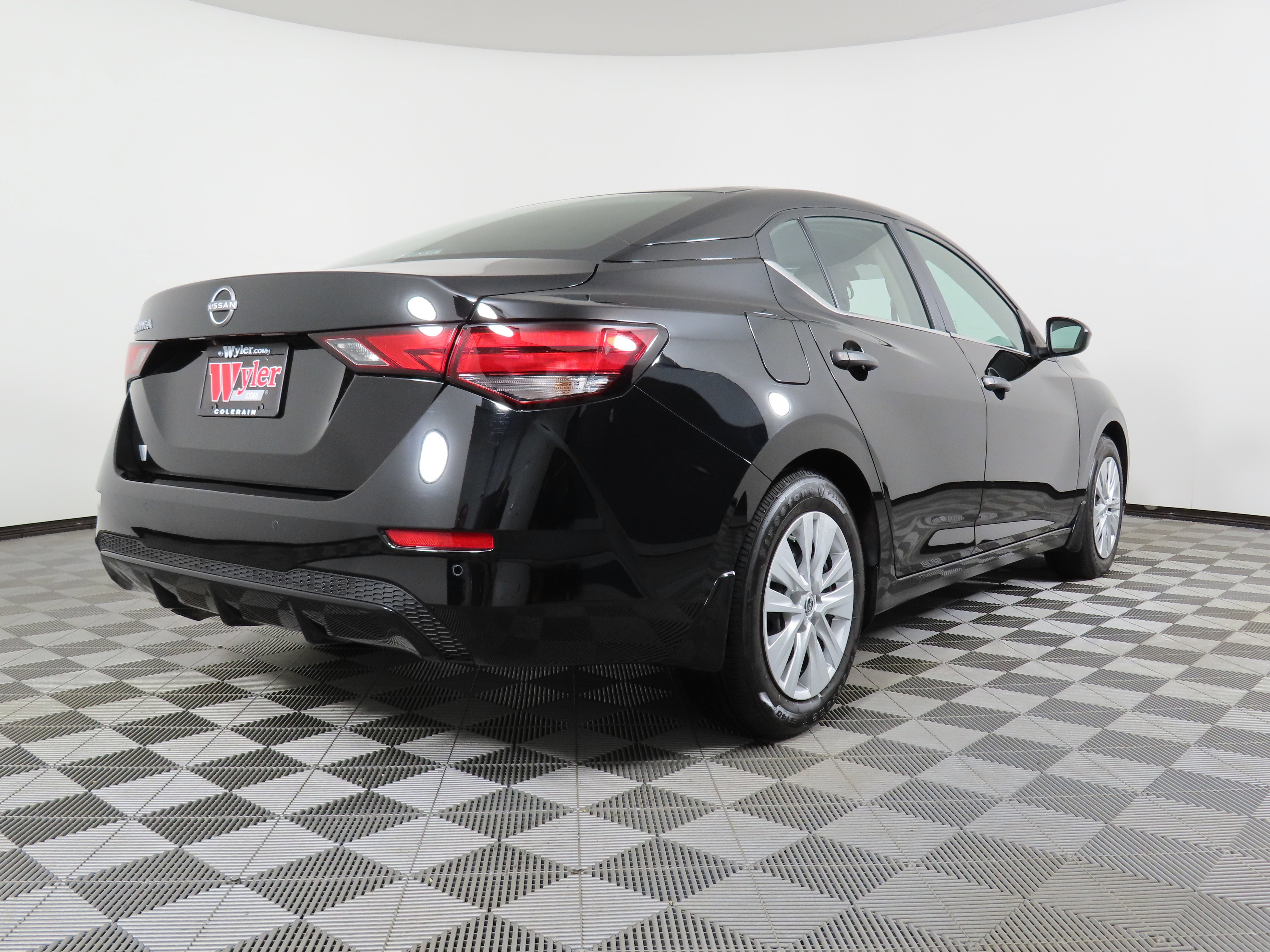 Used 2025 Nissan Sentra S image 3