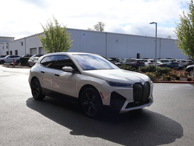 Used 2023 BMW iX xDrive50 w/ Premium Package image 4