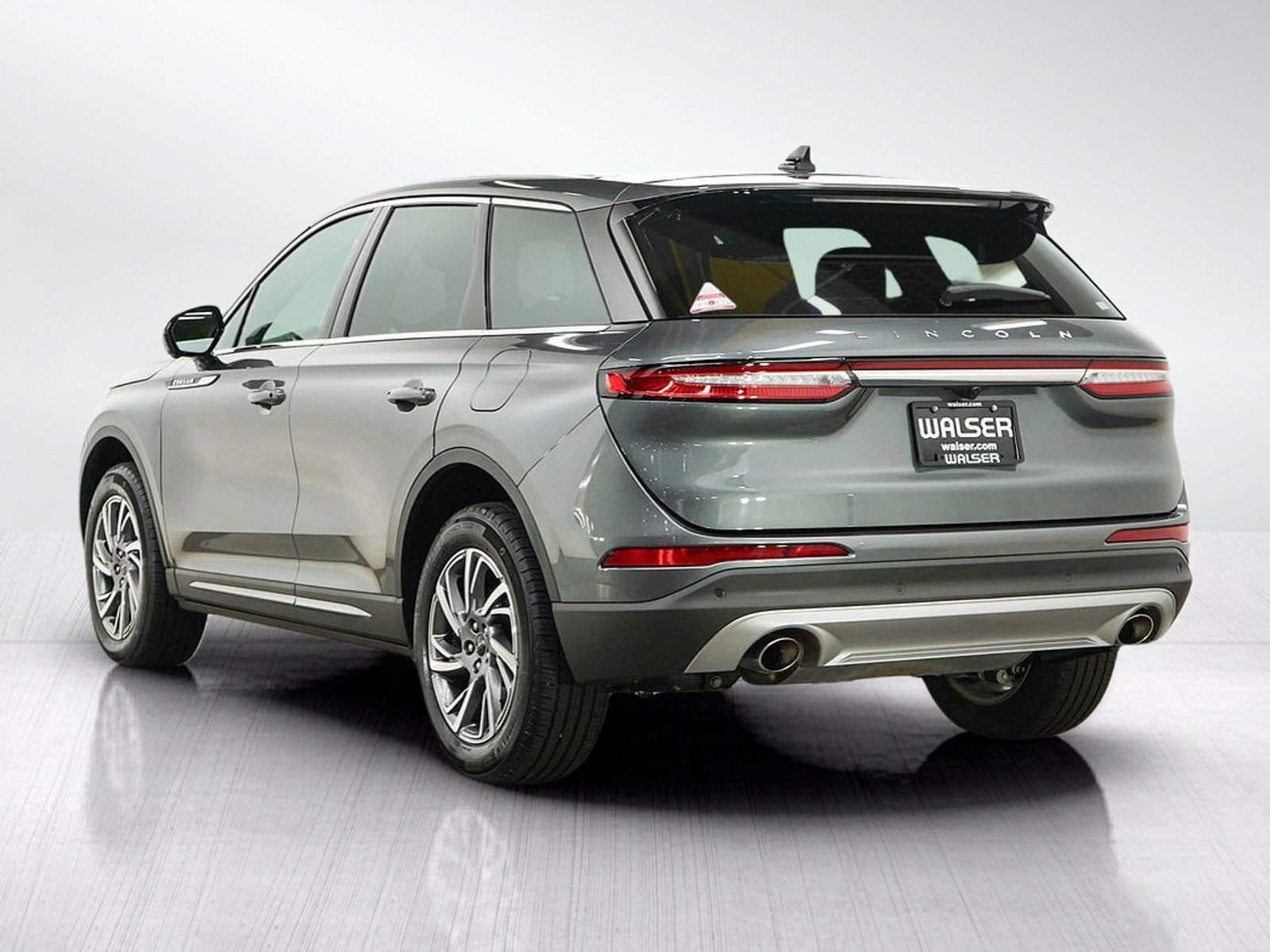 Used 2025 Lincoln Corsair AWD w/ Equipment Group 101A image 3