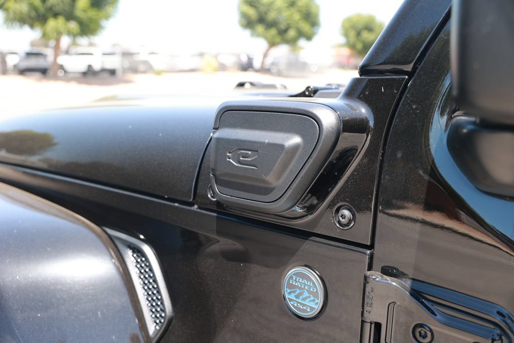 Used 2025 Jeep Wrangler Unlimited Sahara AWD/4WD image 18