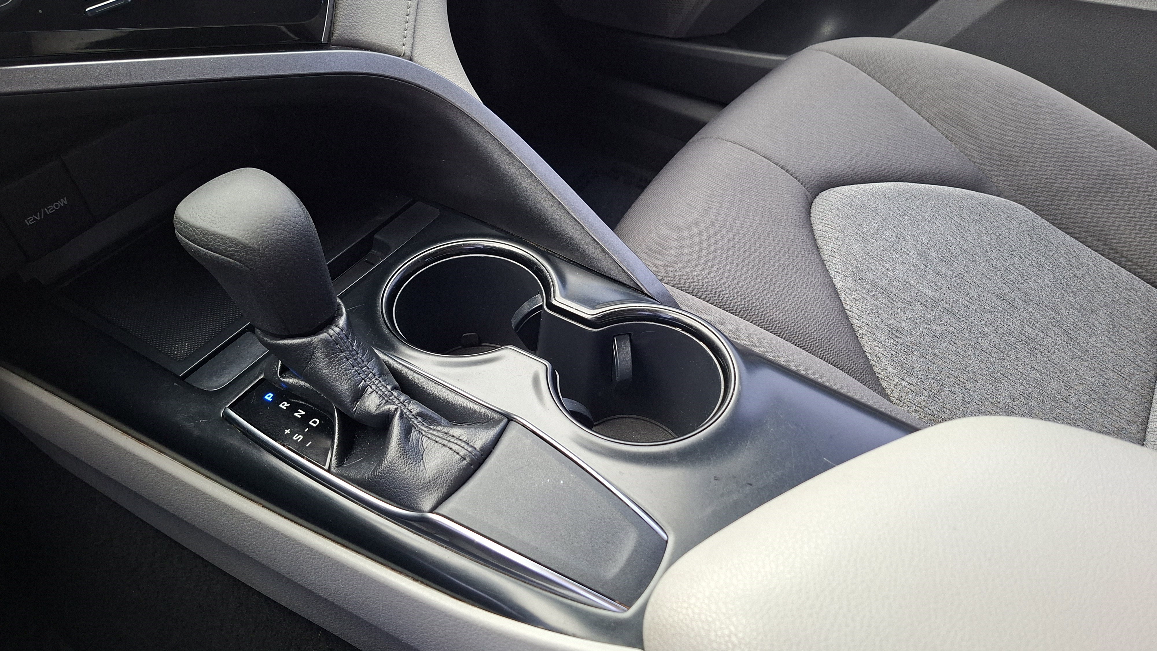 Used 2019 Toyota Camry LE image 16