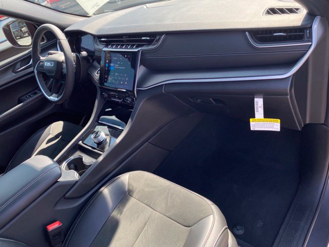 Used 2025 Jeep Grand Cherokee L Altitude AWD/4WD image 22