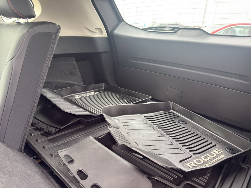 Used 2025 Nissan Rogue SV image 34