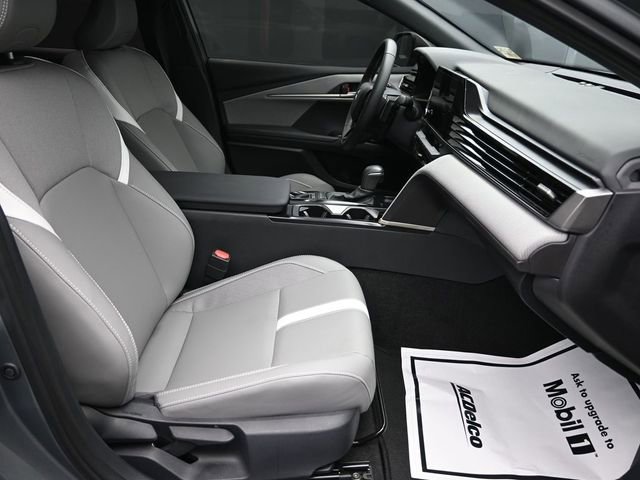 Used 2025 Toyota Camry SE w/ Convenience Package image 31