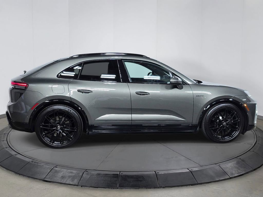 Certified 2025 Porsche Macan Turbo Electric AWD/4WD image 8