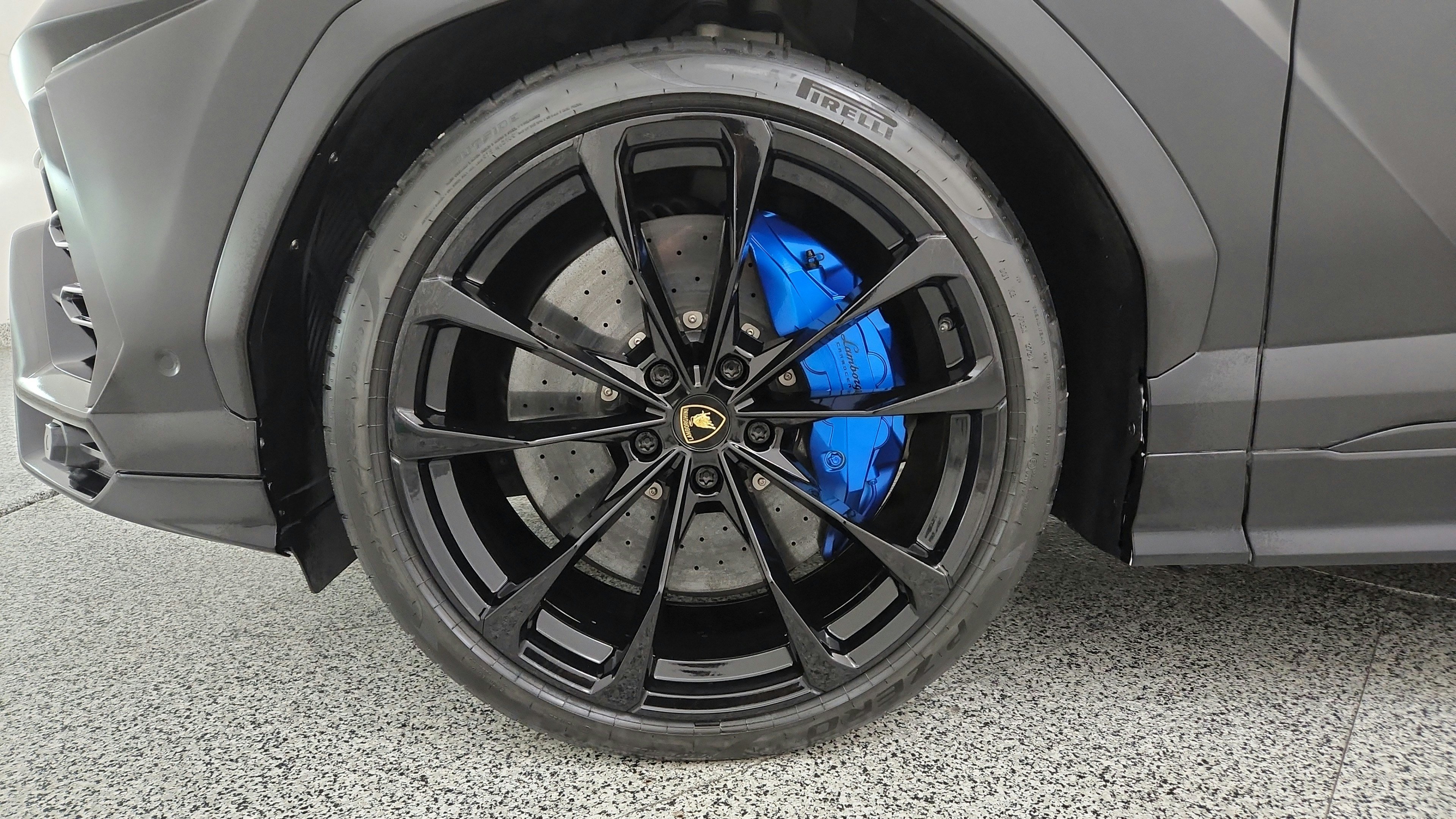 Used 2021 Lamborghini Urus AWD/4WD image 31
