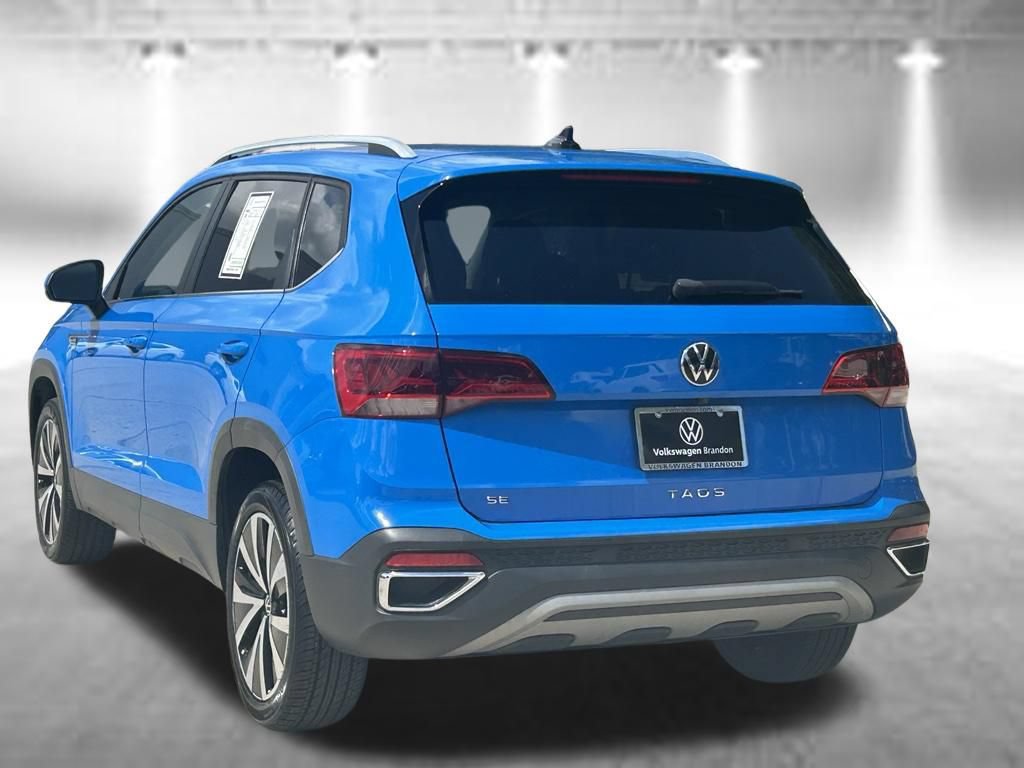 Certified 2022 Volkswagen Taos SE FWD image 3