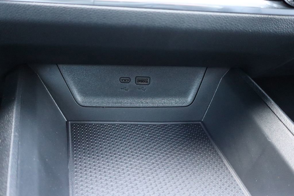 New 2026 Chevrolet Equinox LT w/ Convenience Package II FWD image 17