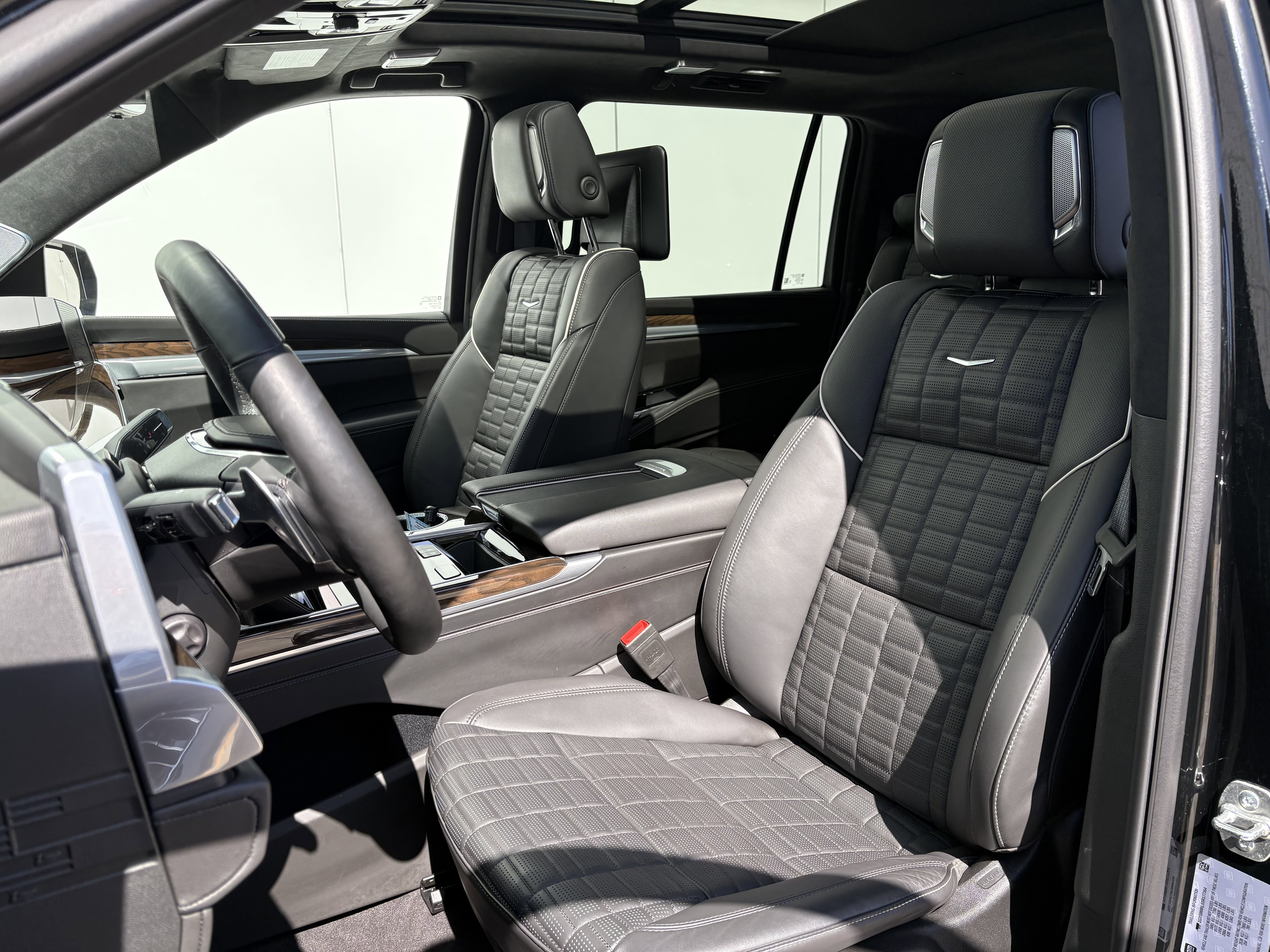 Used 2025 Cadillac Escalade ESV Premium Luxury Platinum AWD/4WD image 11