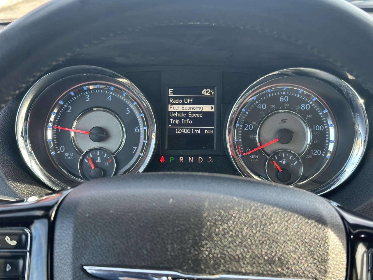 Used 2016 Chrysler Town & Country S FWD image 19