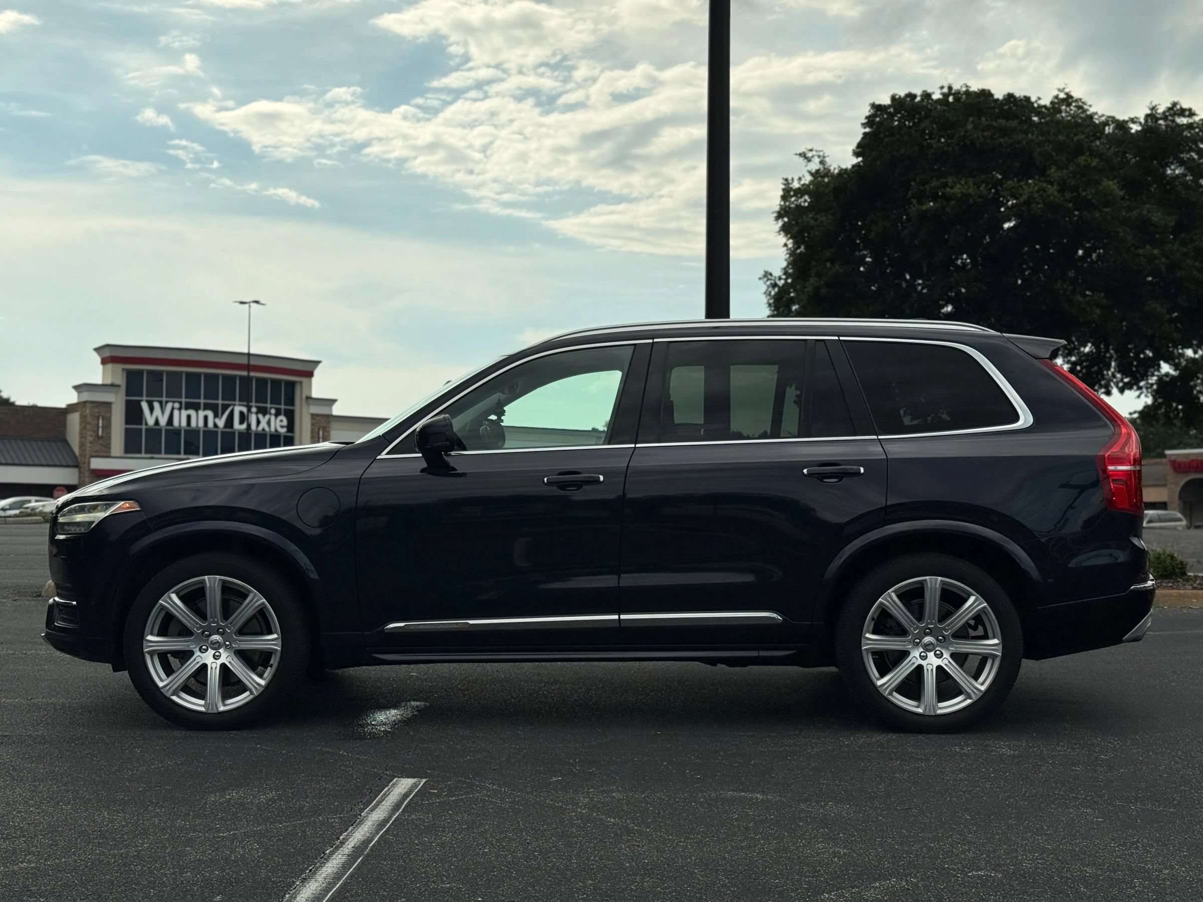 Used 2017 Volvo XC90 T8 Inscription w/ Vision Package AWD/4WD image 8