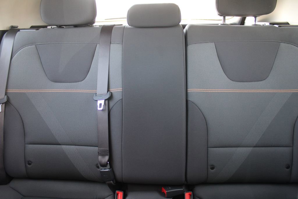 Used 2025 Kia Niro LX image 50