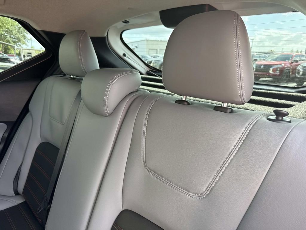 Used 2023 Nissan Kicks SR w/ SR Premium Package FWD image 13