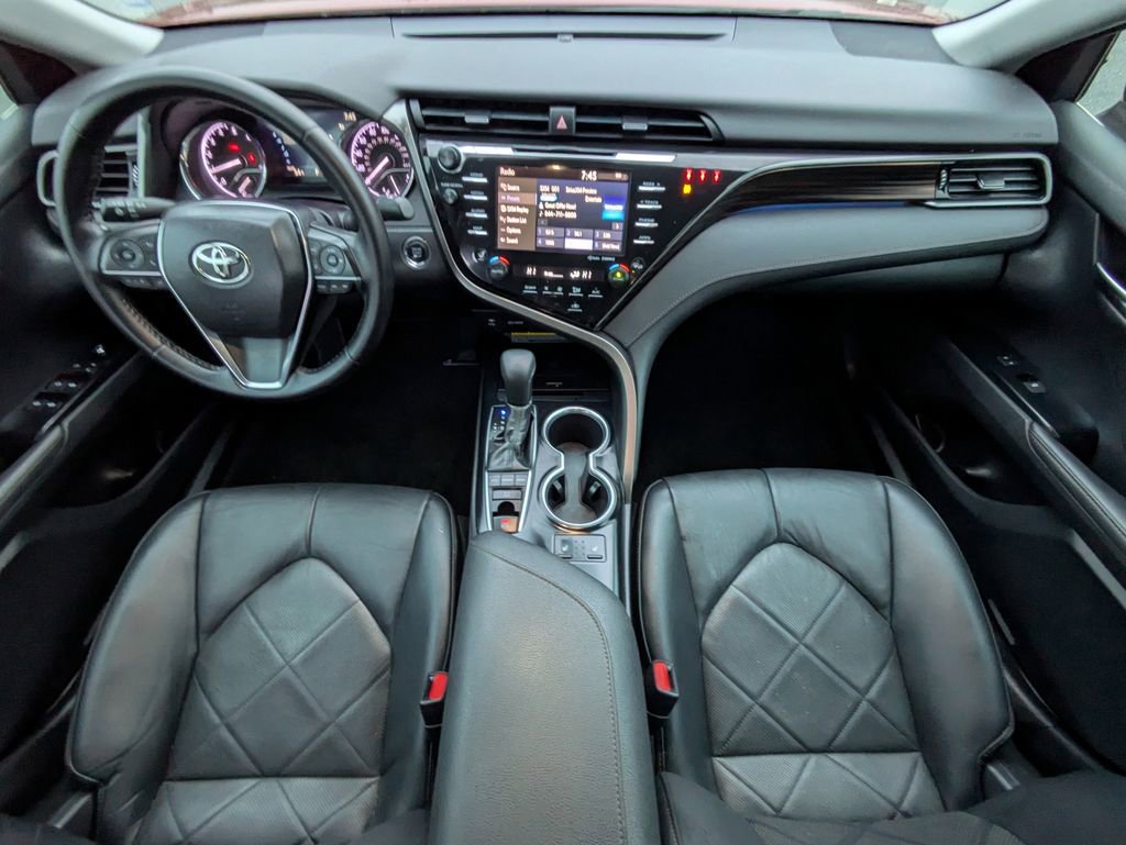 Used 2019 Toyota Camry XLE image 15