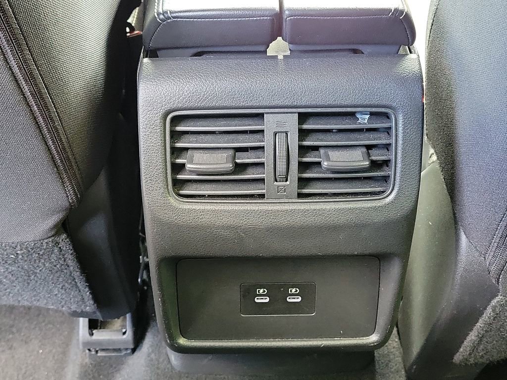 Used 2024 Nissan Rogue SV image 13