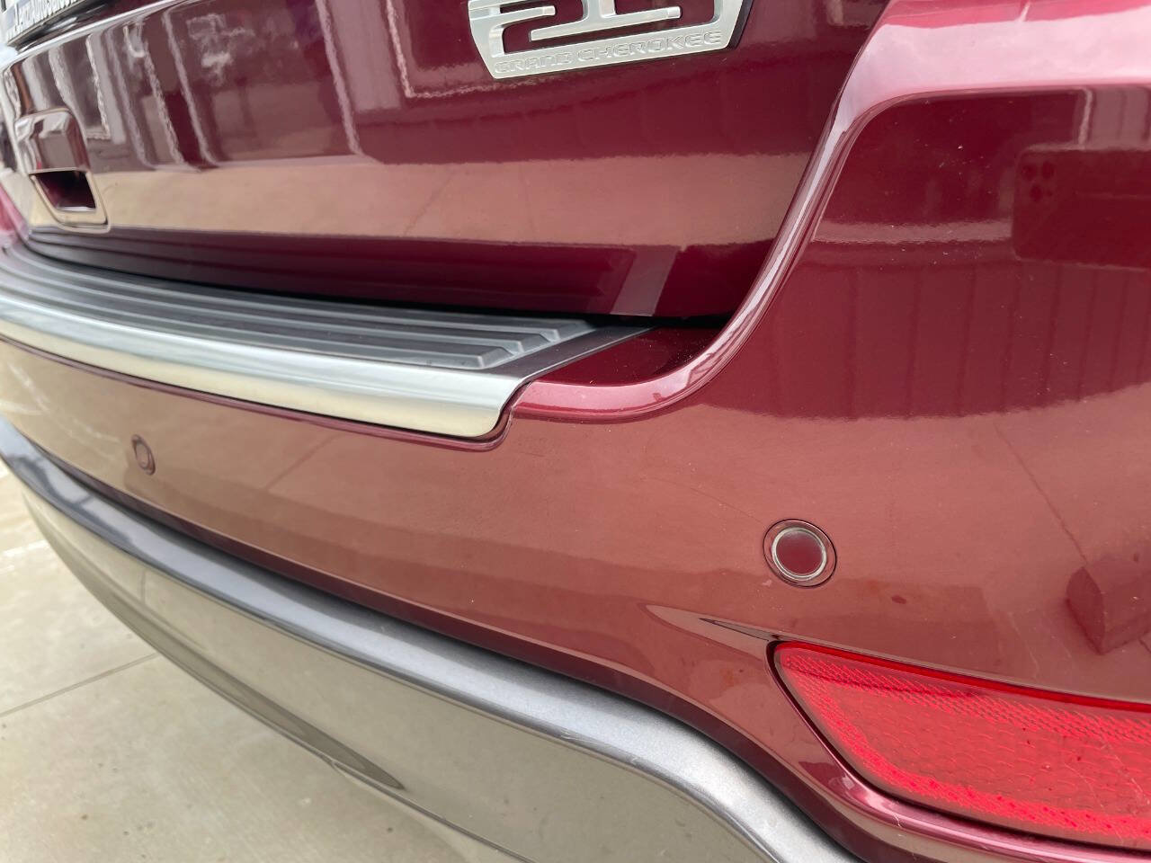 Used 2018 Jeep Grand Cherokee Limited image 10