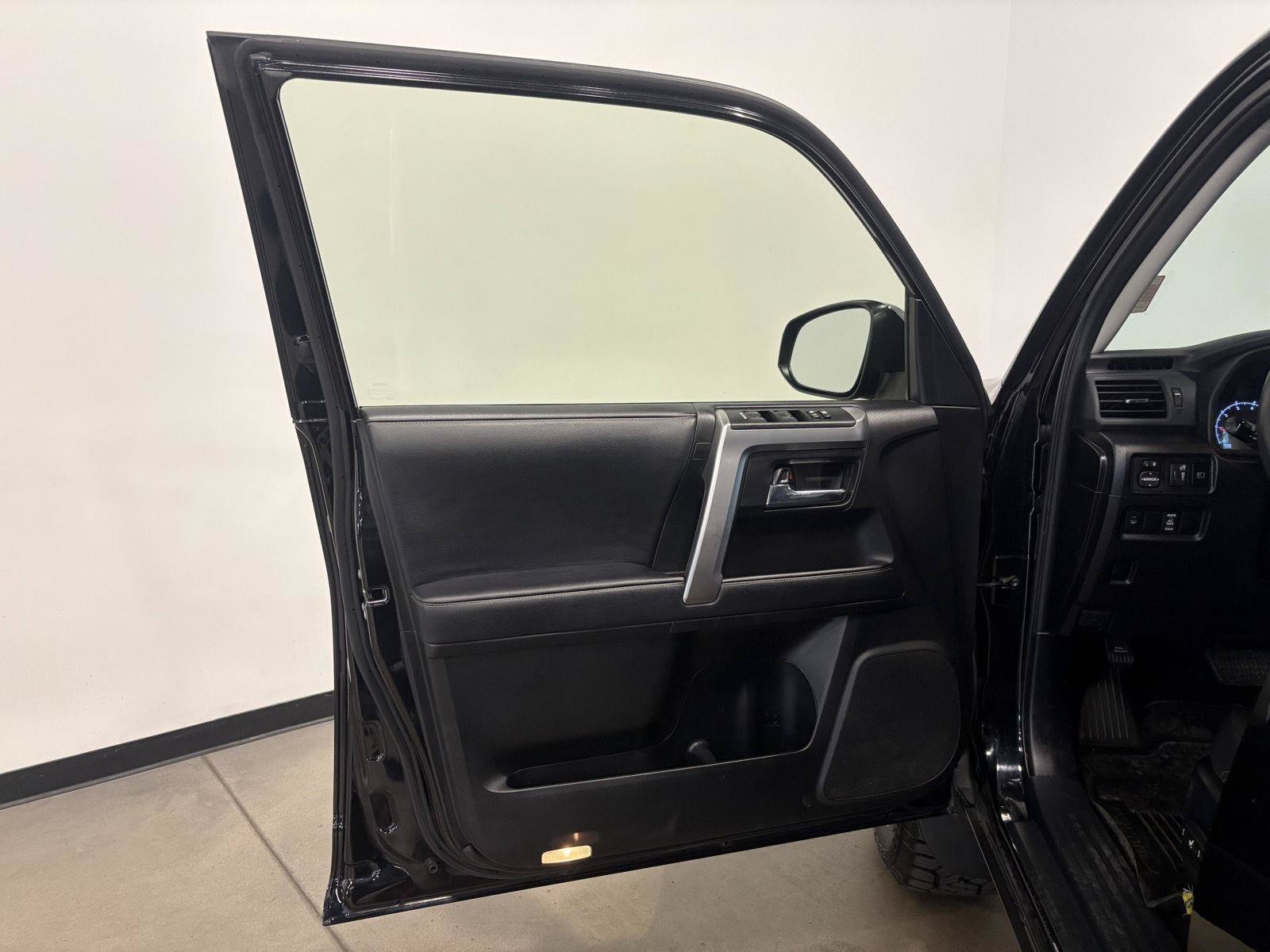 Used 2021 Toyota 4Runner SR5 Premium w/ Moonroof Package AWD/4WD image 10