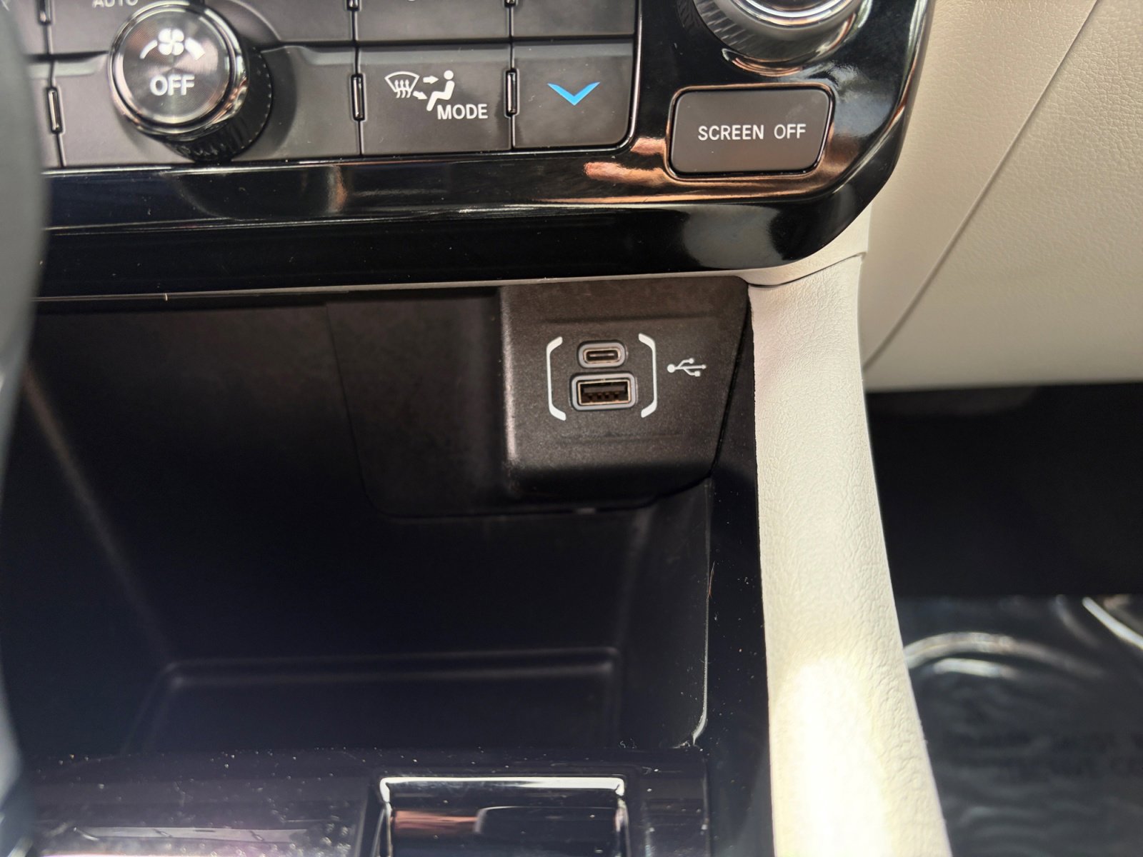 Used 2024 Jeep Compass Limited image 31