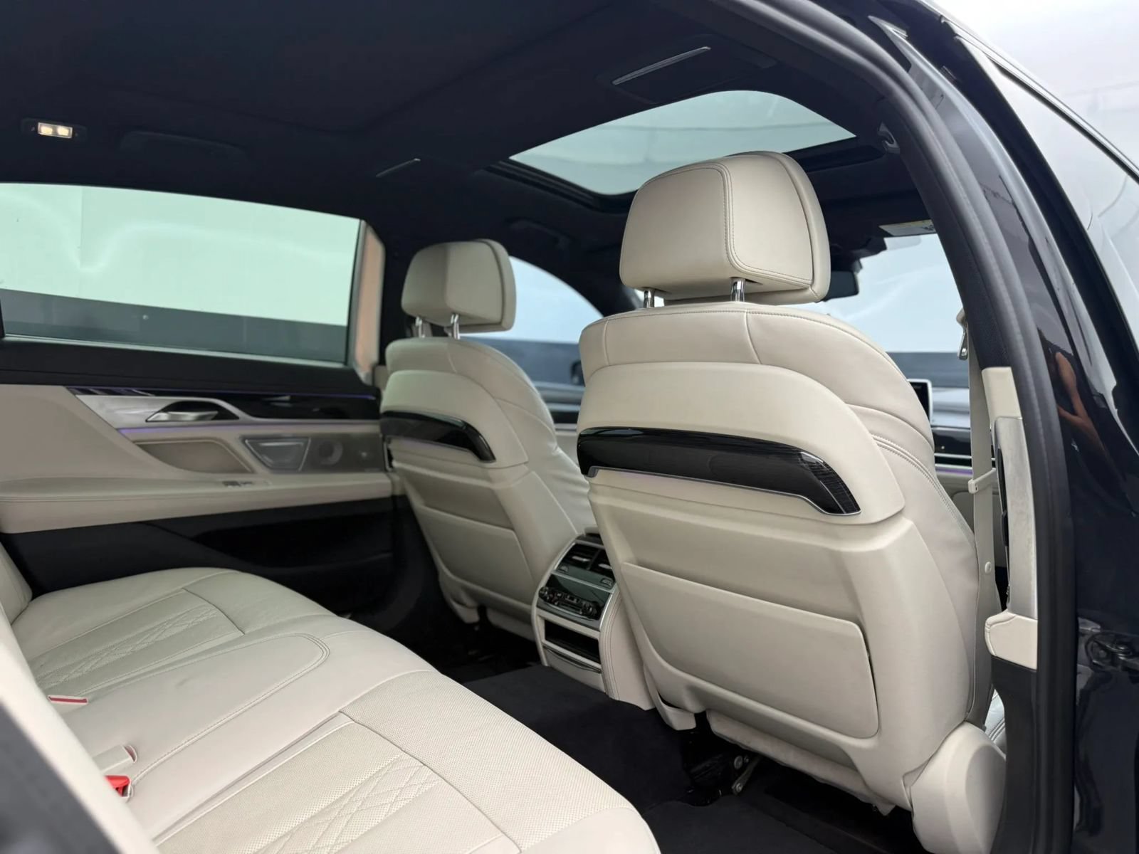 Used 2019 BMW 750i xDrive w/ Executive Package AWD/4WD image 33