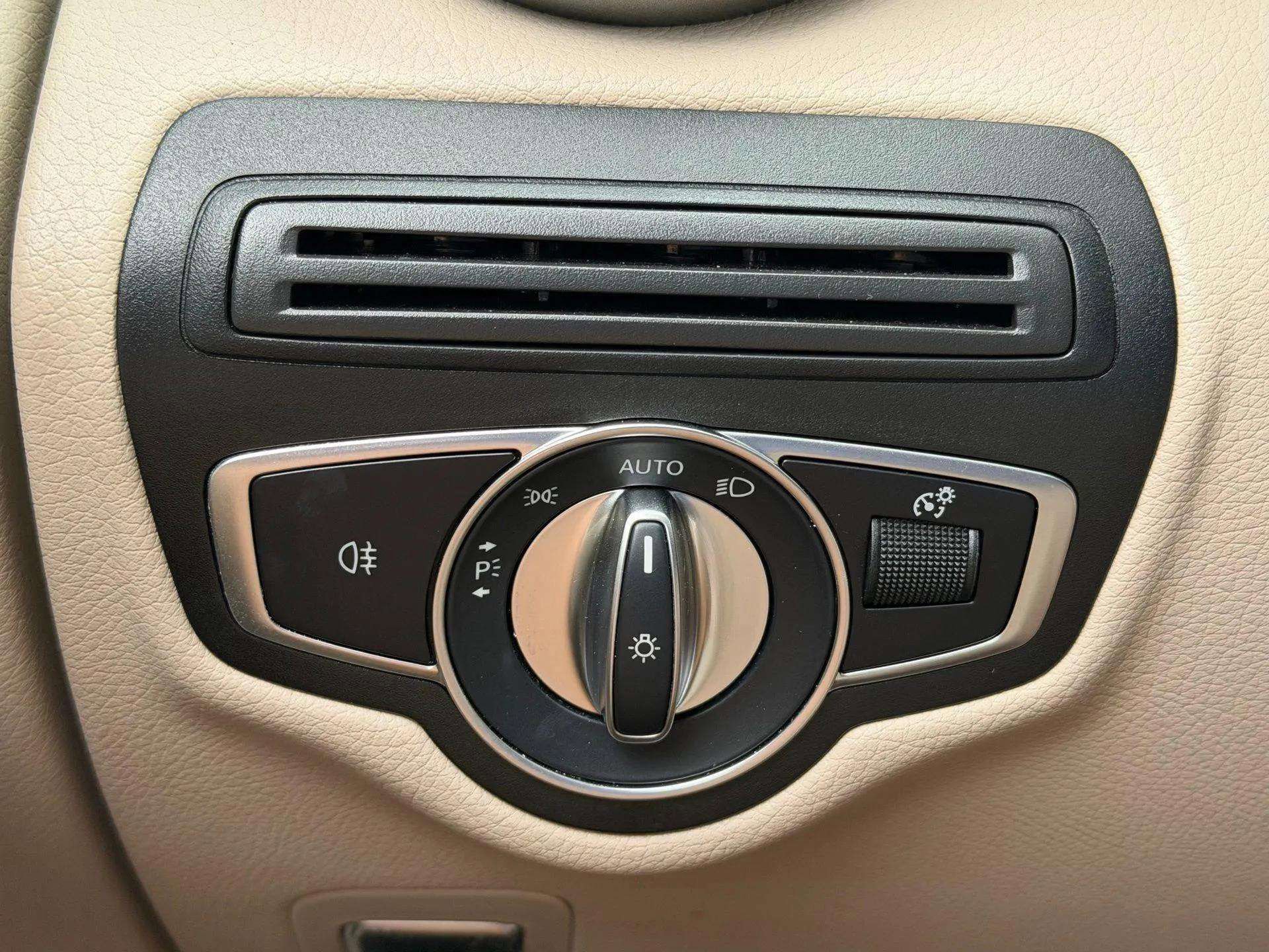 Used 2022 Mercedes-Benz GLC 300 image 27