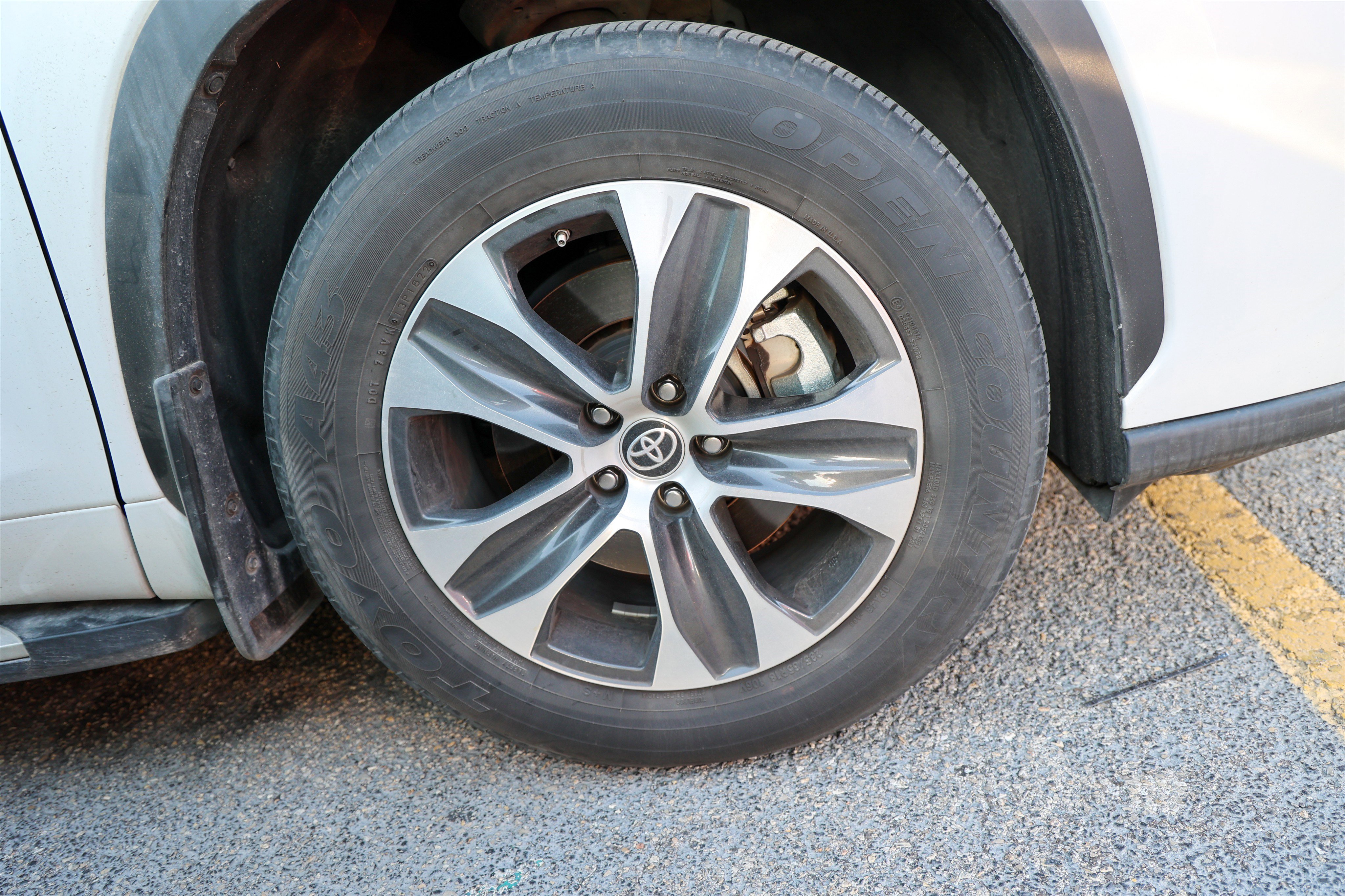 Used 2022 Toyota Highlander XLE FWD image 12