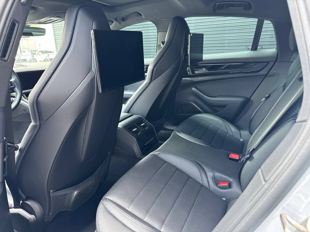 Certified 2025 Porsche Panamera image 9