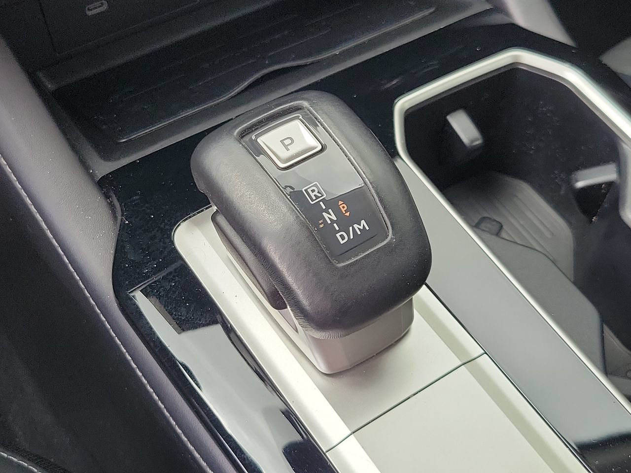 Used 2025 Mitsubishi Outlander SE FWD image 27