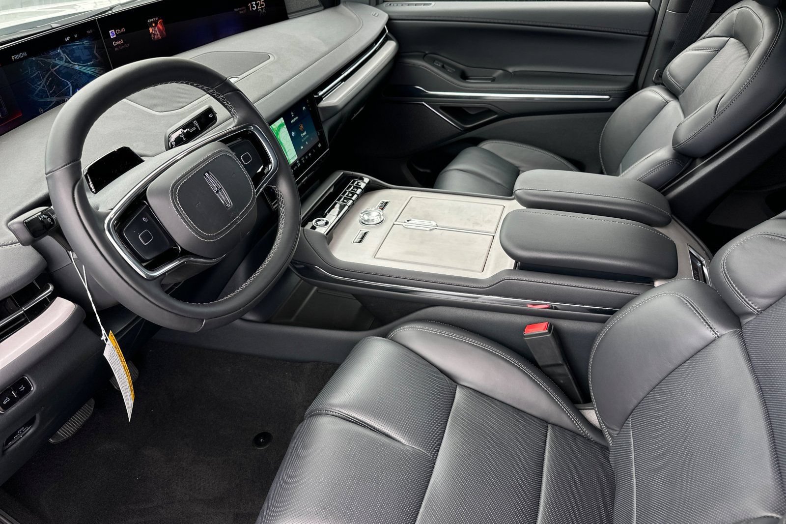 New 2026 Lincoln Navigator Reserve w/ Jet Appearance Package AWD/4WD image 9