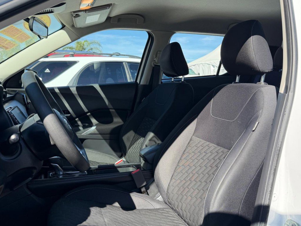 Used 2022 Nissan Kicks SV image 18