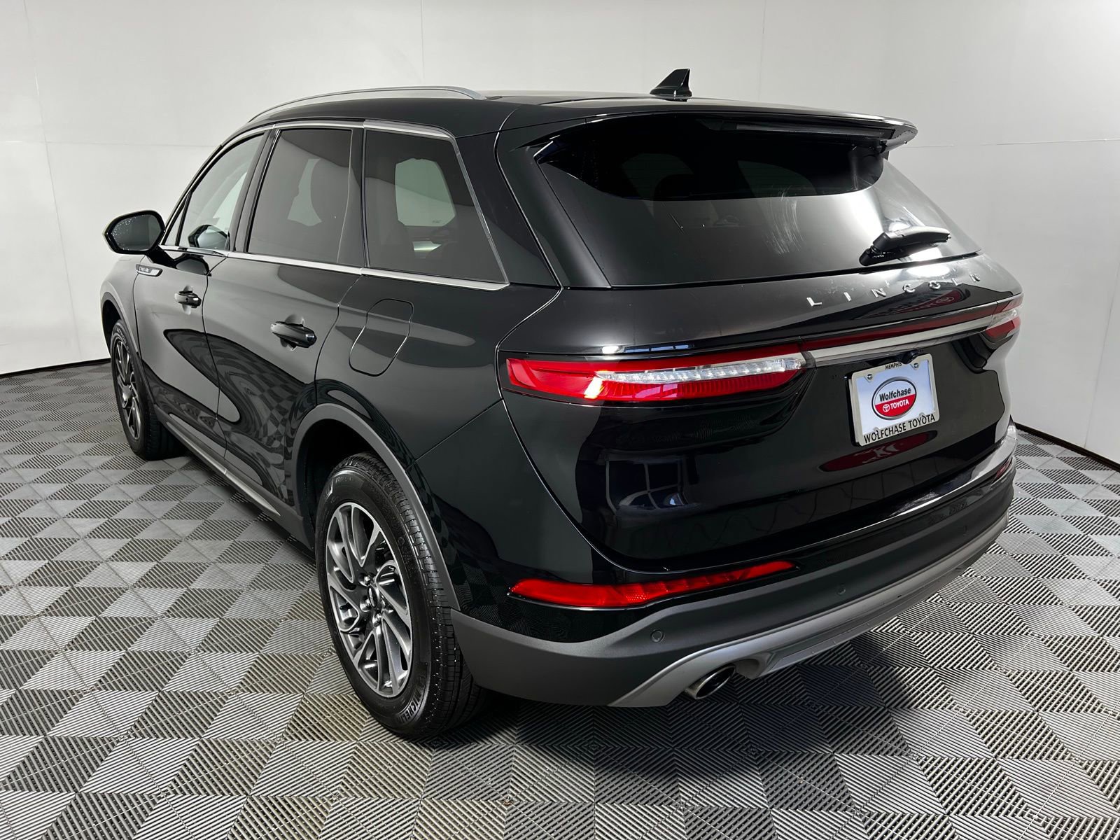 Used 2020 Lincoln Corsair AWD w/ Equipment Group 101A image 7