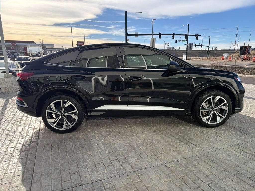 Used 2024 Audi Q4 e-tron Premium Plus image 6