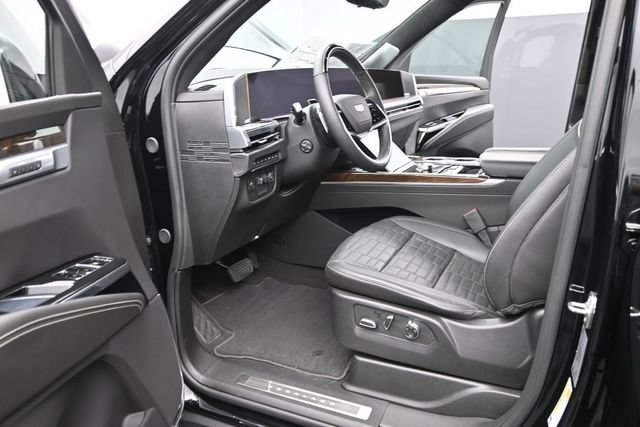 Certified 2026 Cadillac Escalade Platinum Sport w/ LPO, ONYX Package AWD/4WD image 9