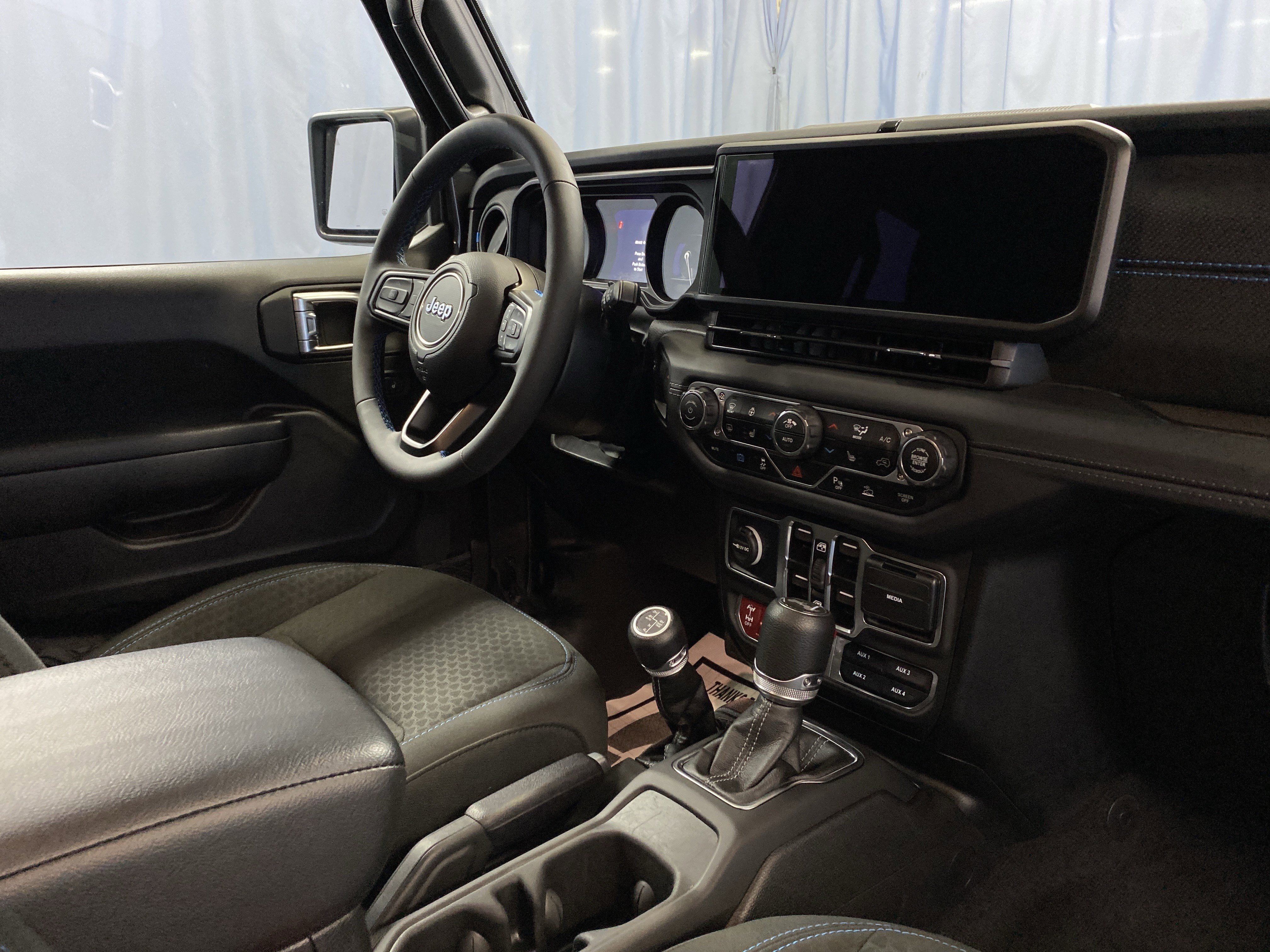 Certified 2025 Jeep Wrangler Unlimited Rubicon 4xe w/ Safety Group image 43