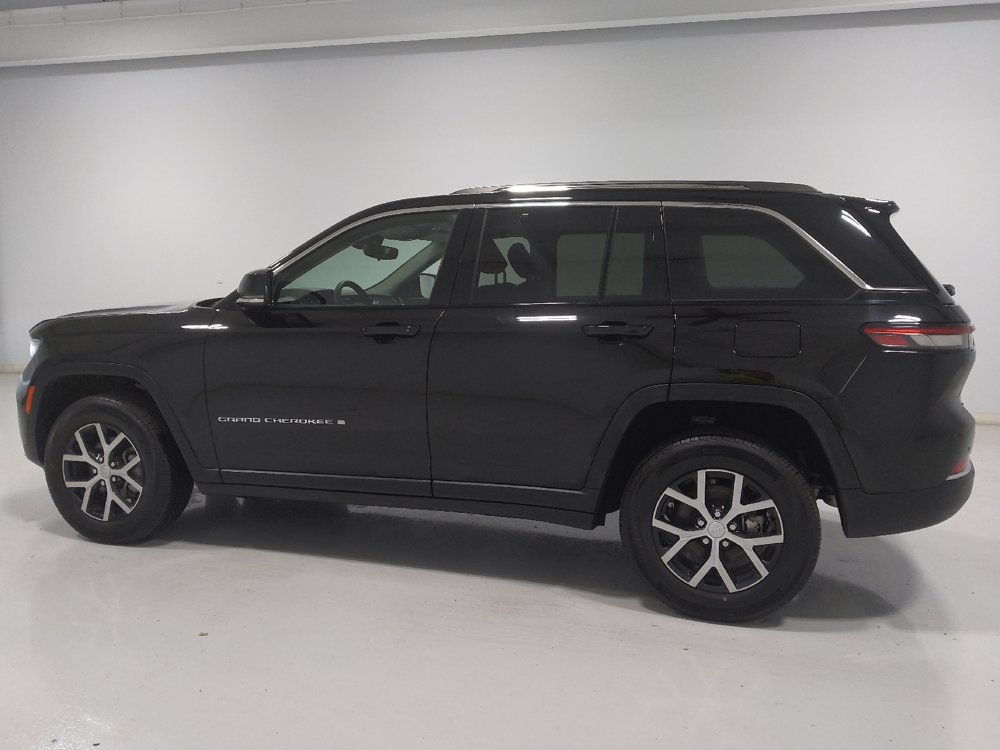 Used 2023 Jeep Grand Cherokee Limited AWD/4WD image 3
