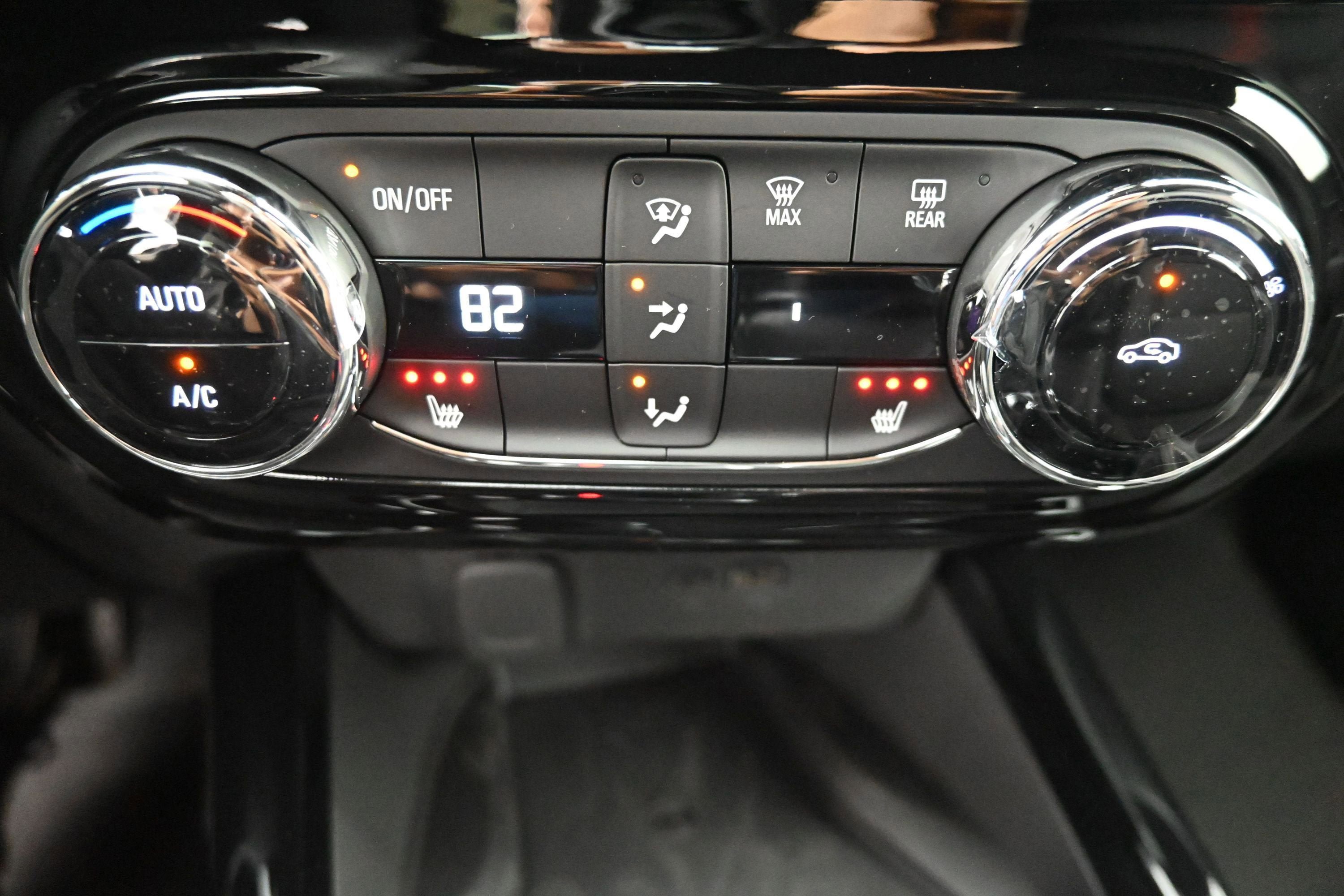 New 2026 Chevrolet Trax RS w/ Sunroof Package FWD image 15