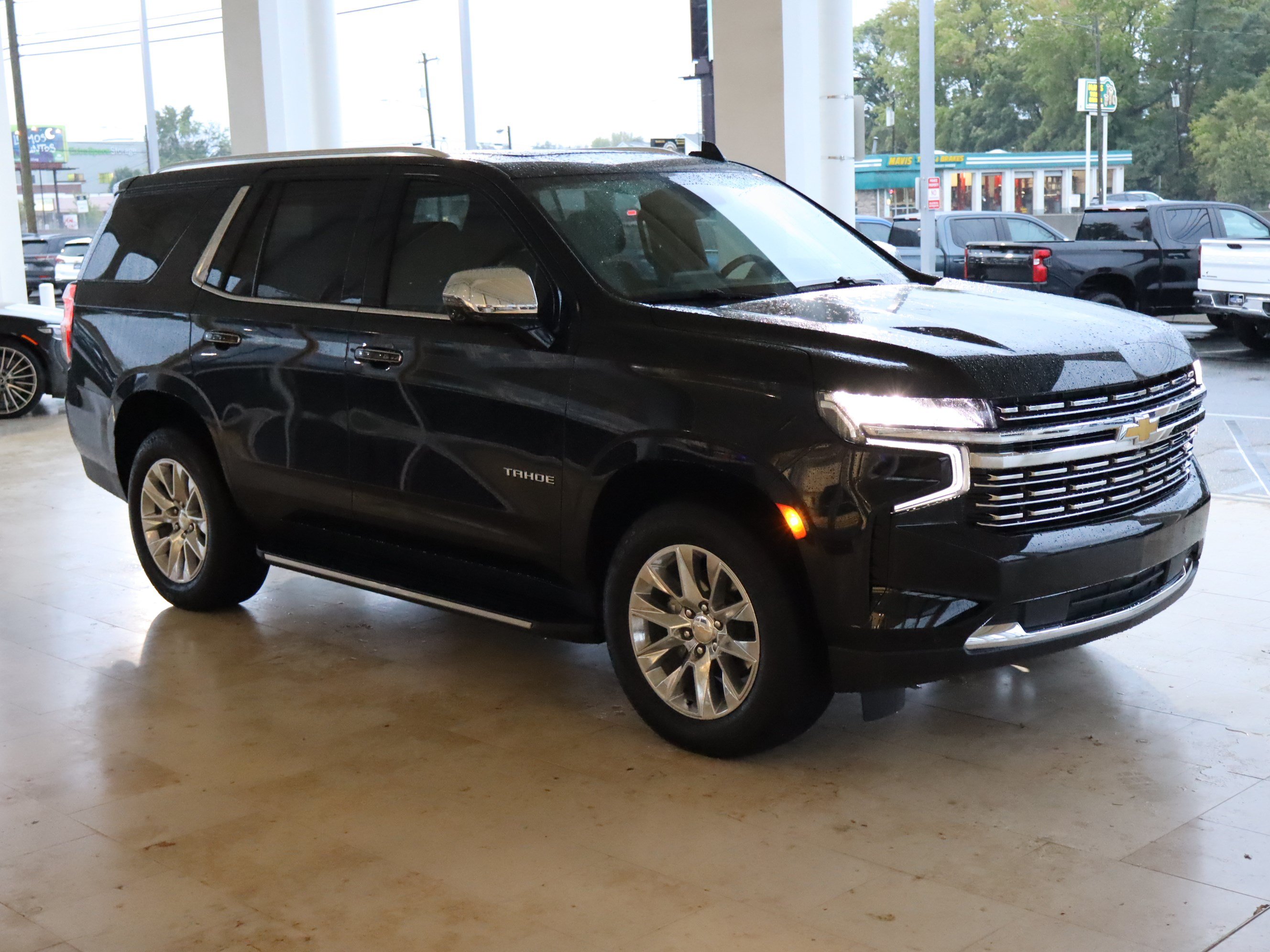 Used 2024 Chevrolet Tahoe Premier AWD/4WD image 2
