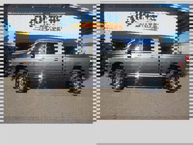 Used 2011 RAM 2500 SLT image 3