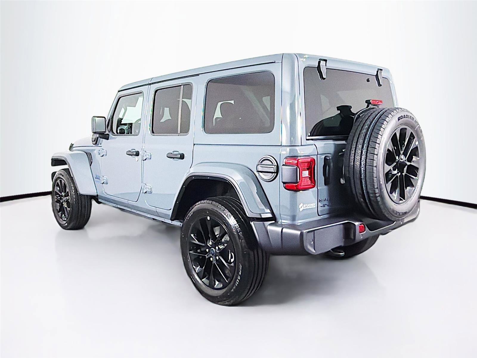 Used 2025 Jeep Wrangler Sahara w/ Safety Group AWD/4WD image 5