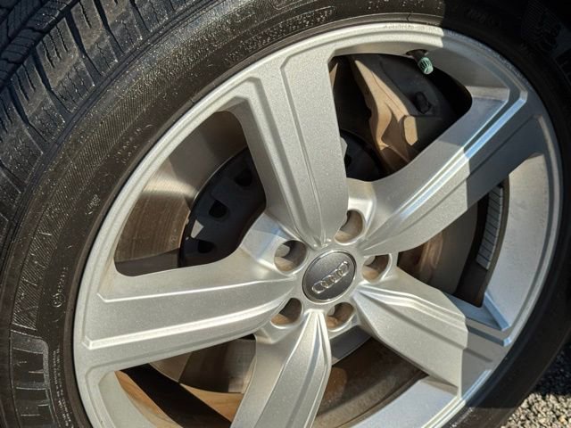 Used 2019 Audi e-tron Premium Plus image 11