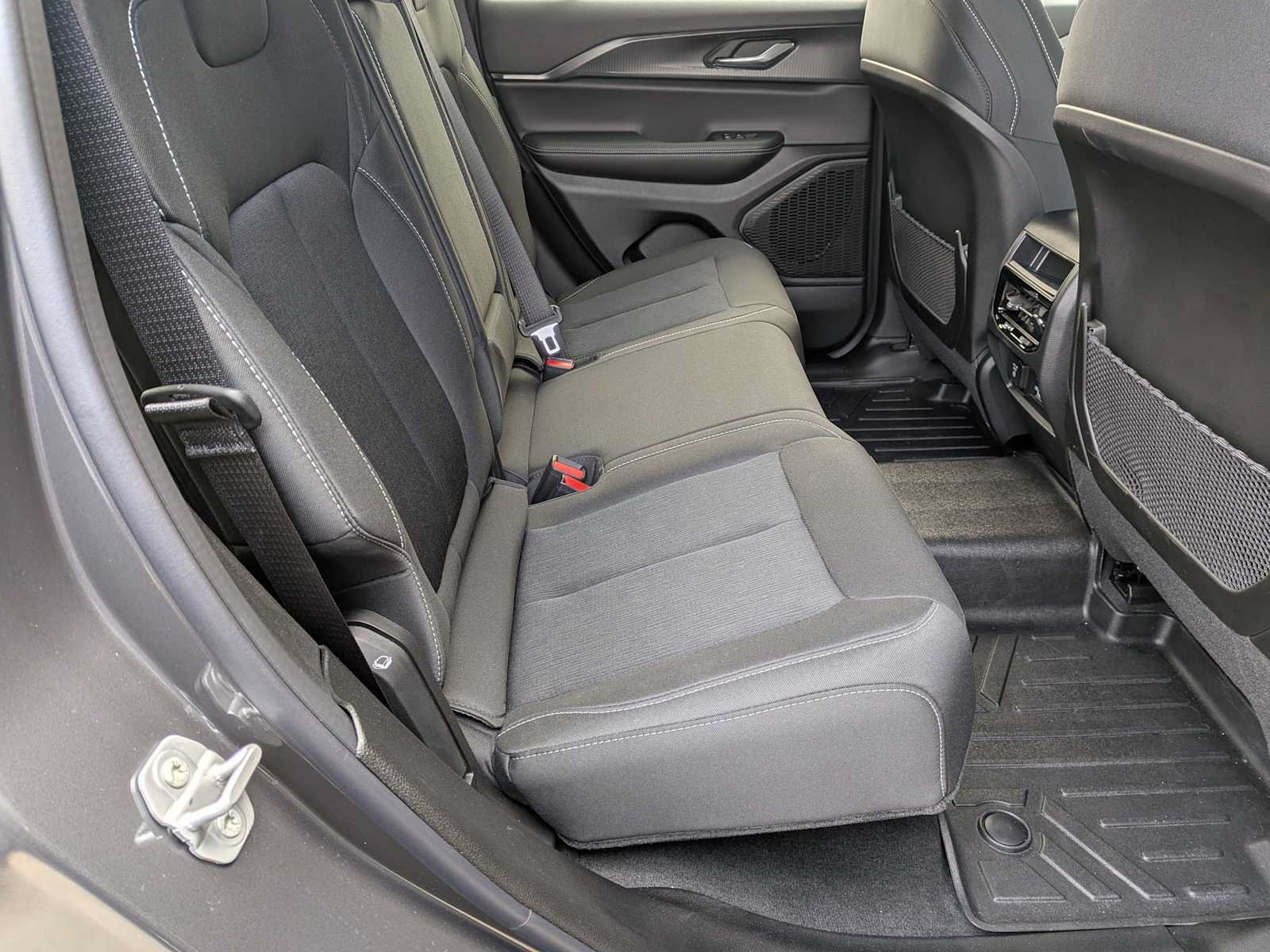 Used 2025 Jeep Grand Cherokee Laredo X w/ Luxury Tech Group I AWD/4WD image 20
