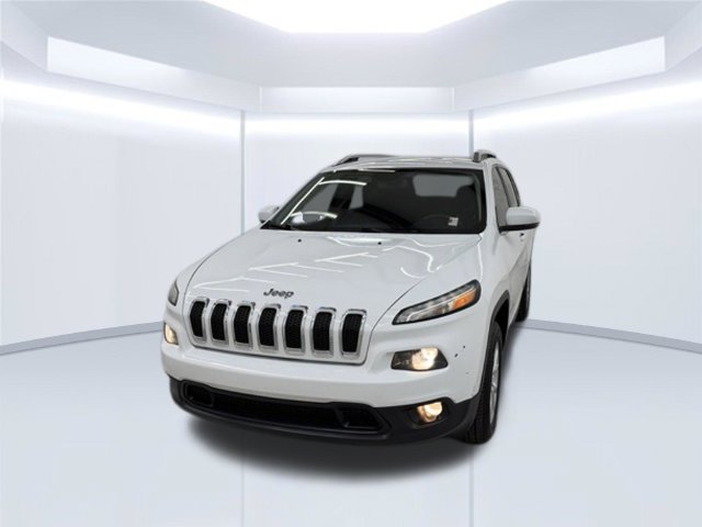 Used 2016 Jeep Cherokee Latitude w/ Safety/Convenience Group FWD image 2