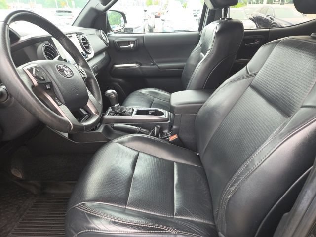 Used 2019 Toyota Tacoma TRD Off-Road AWD/4WD image 14