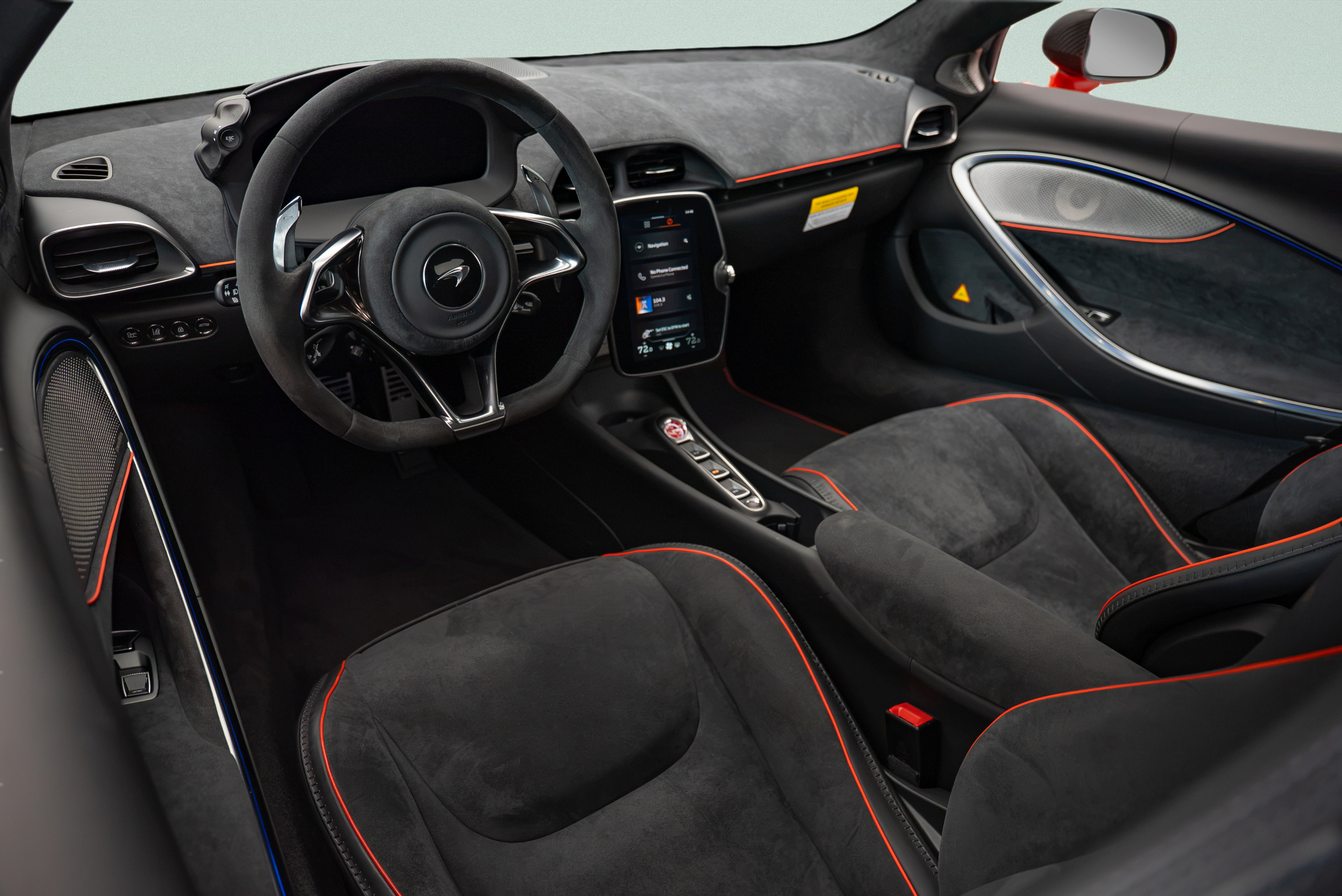 Used 2023 McLaren Artura RWD image 7