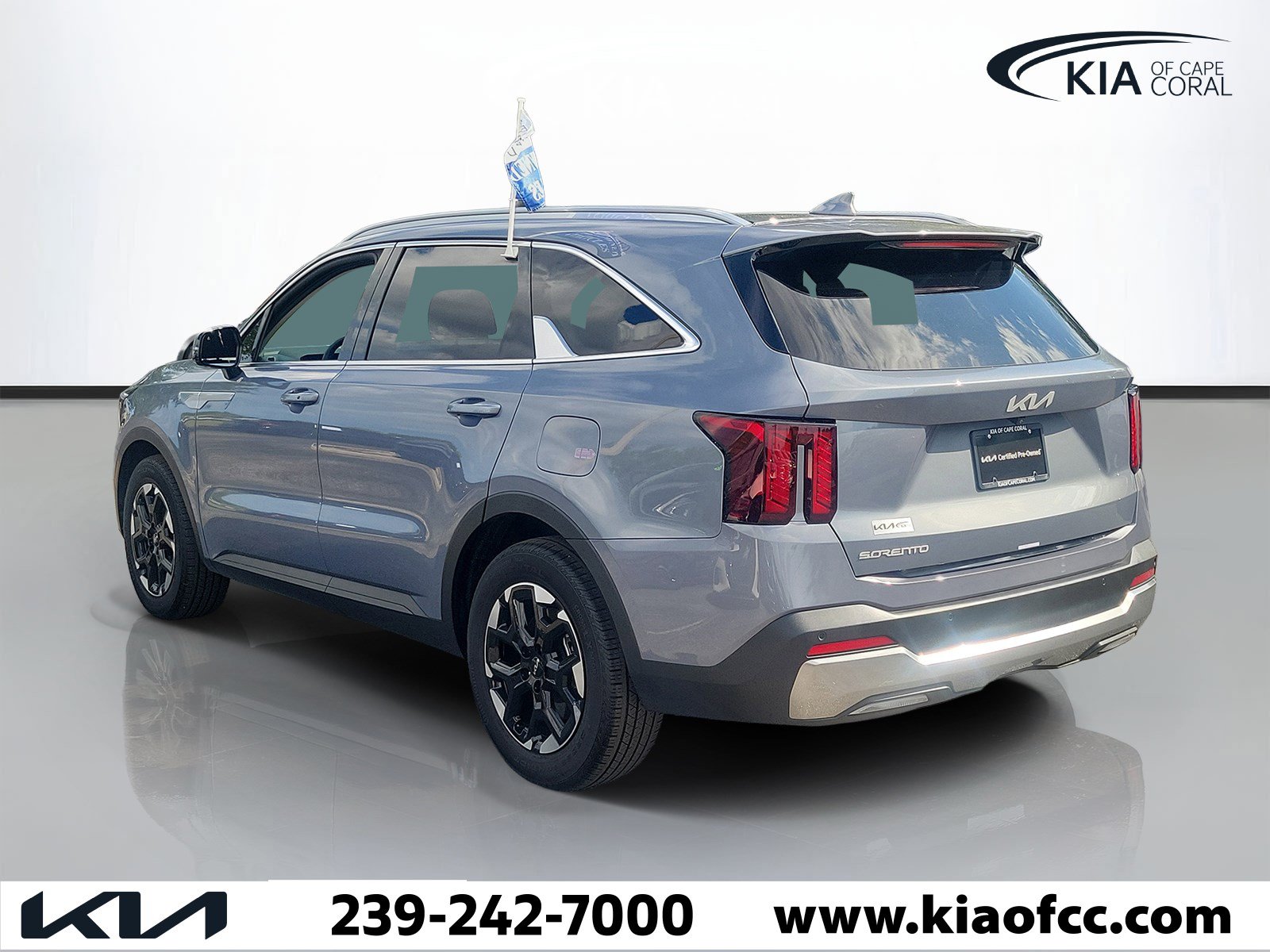 Certified 2025 Kia Sorento S w/ Panoramic Sunroof Package FWD image 4