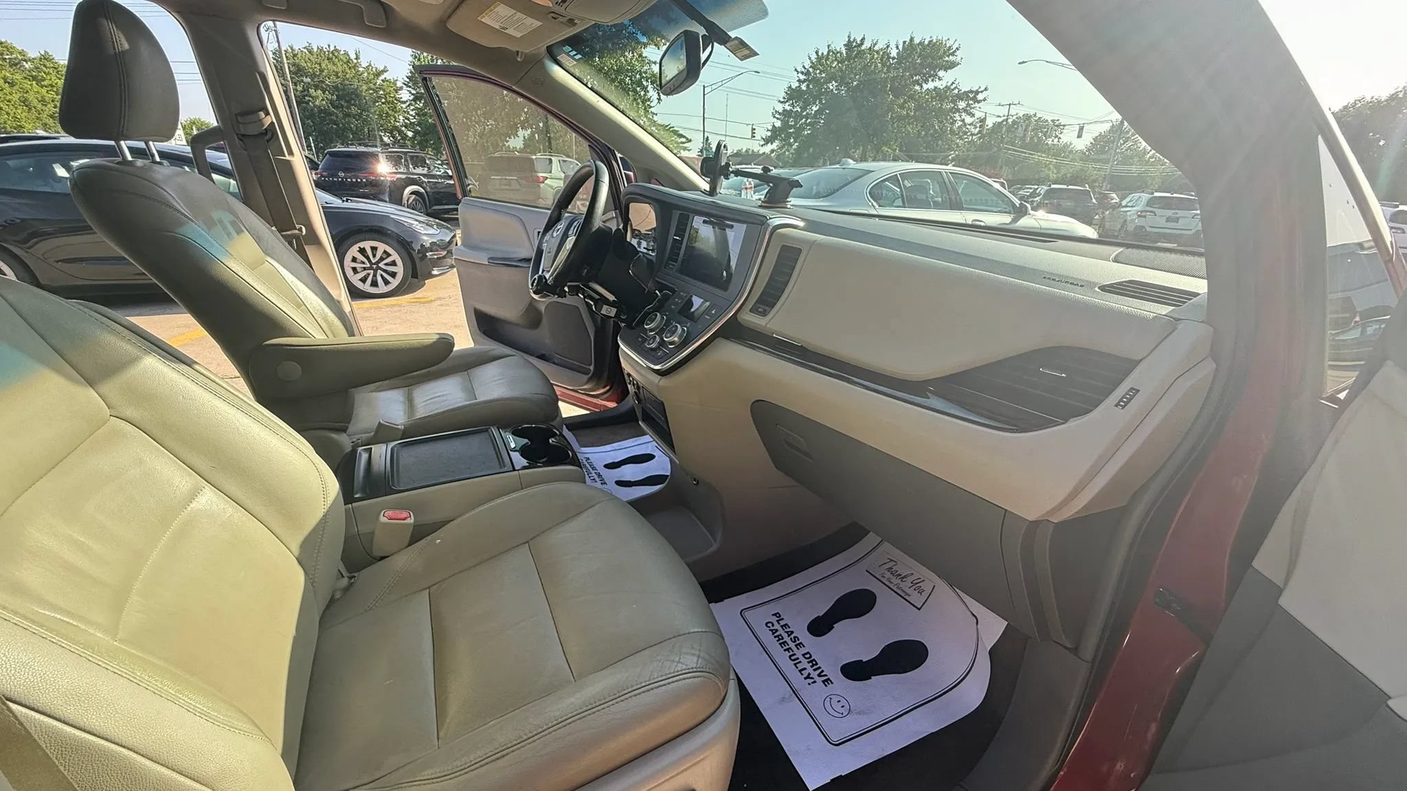 Used 2015 Toyota Sienna XLE FWD image 14