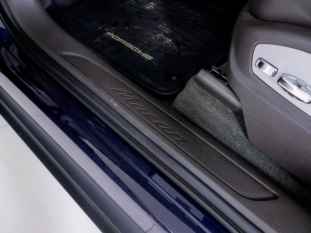 Certified 2022 Porsche Macan w/ Premium Package Plus image 24