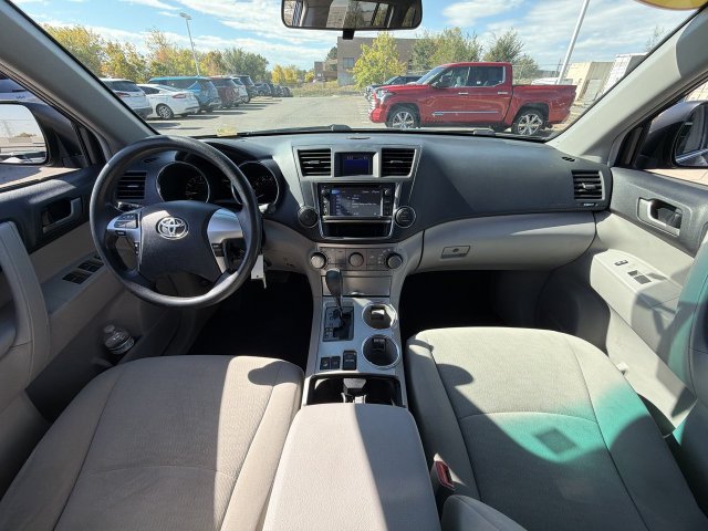Used 2013 Toyota Highlander Plus w/ Protection Pkg AWD/4WD image 12
