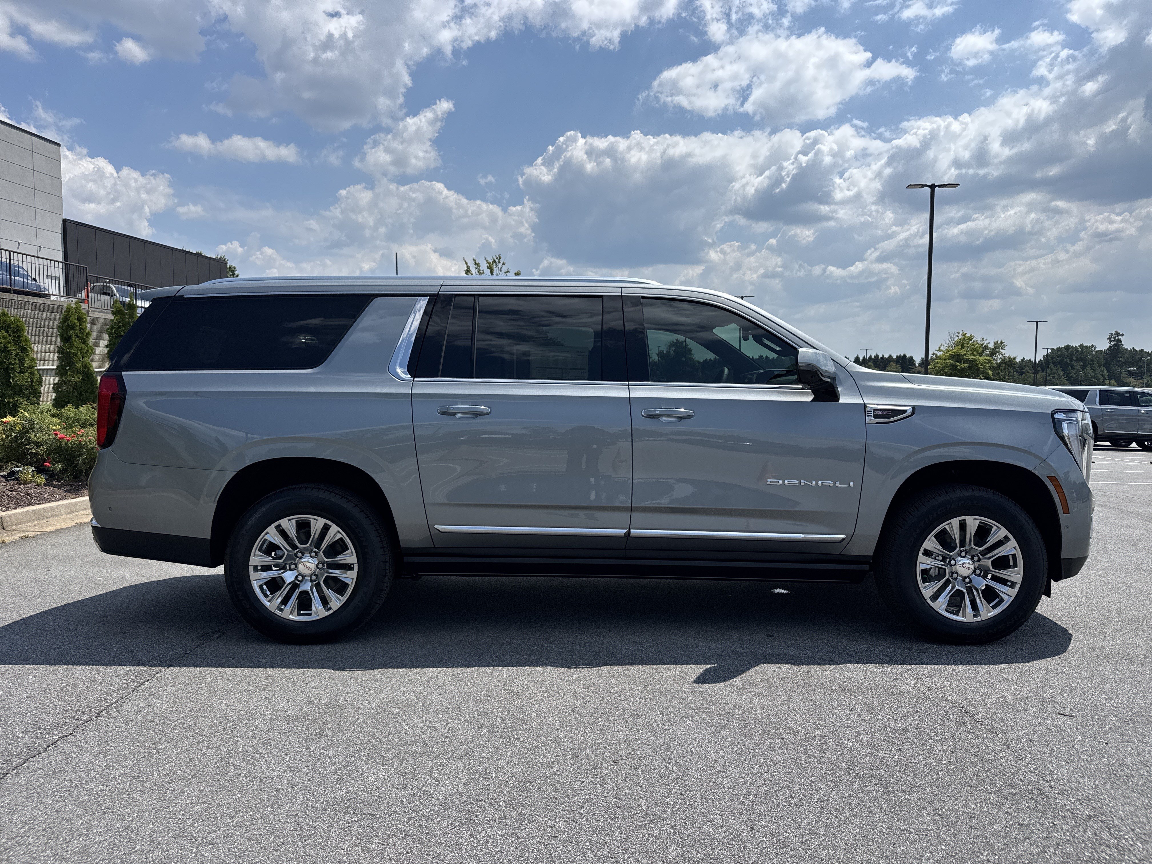 New 2026 GMC Yukon XL Denali w/ Sun & Power Step Package AWD/4WD image 11